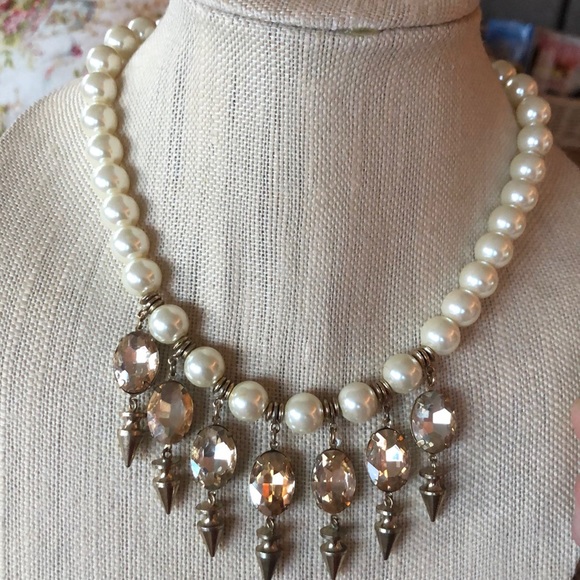 None Jewelry - Glamour Costume Designer Necklace